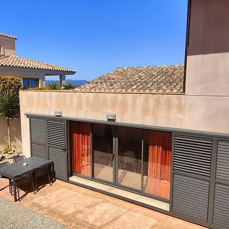 Studio With Pool Apartment
